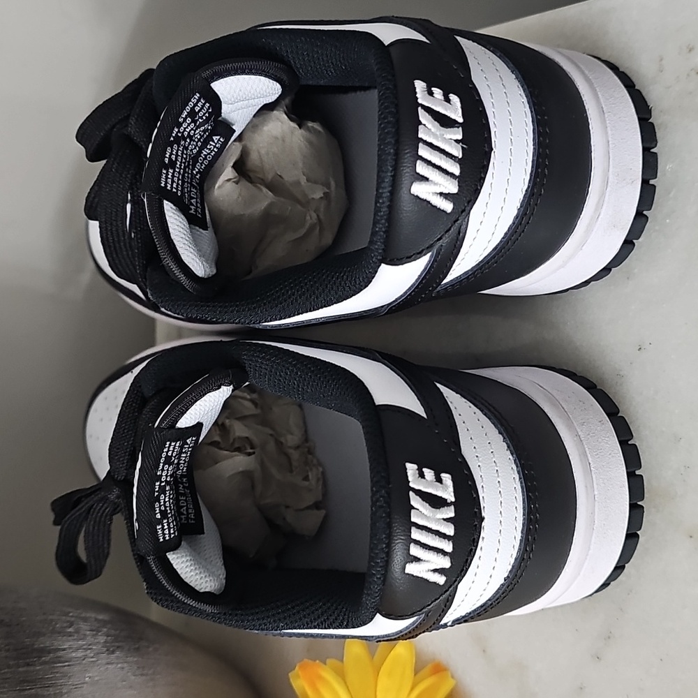Nike Dunk Low Pandas - Picture 2 of 8